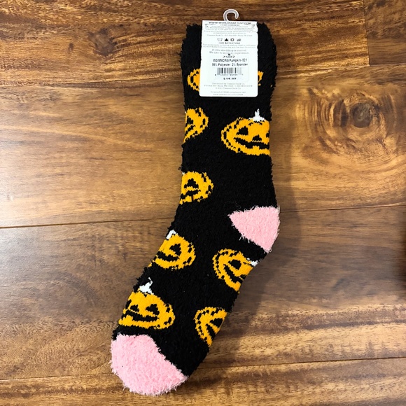 Holiday Bundle: Cozy Socks (2 Pairs) + Cup Cozy = All NWT - Retail: $44 - Picture 8 of 13